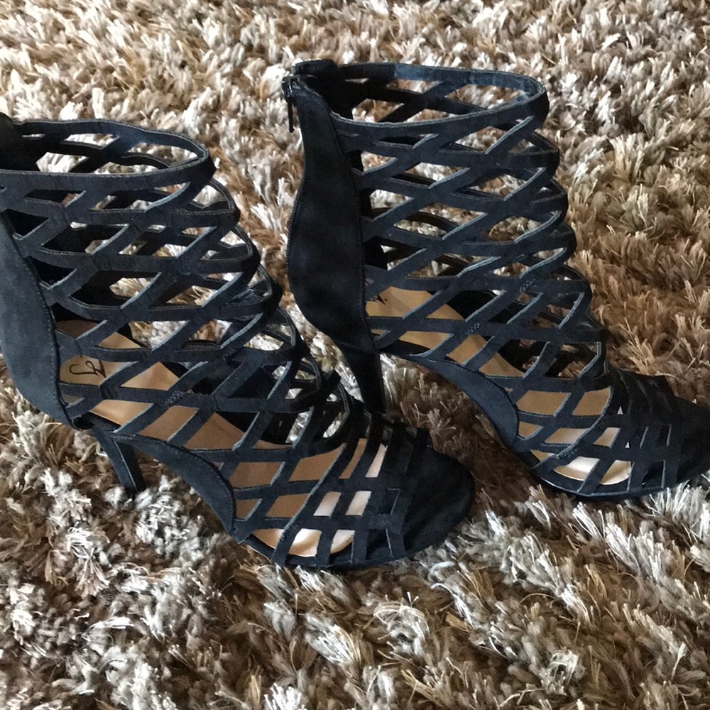 Black heels opened toed